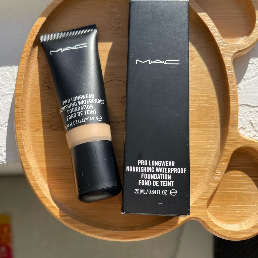 Mac Pro long wear nourishing waterproof foundation